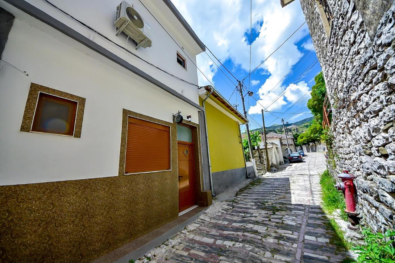 The Old Town Clock Hotell Gjirokastër Eksteriør bilde