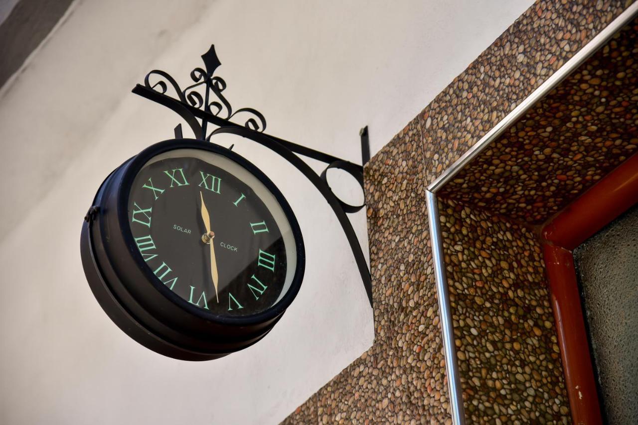 The Old Town Clock Hotell Gjirokastër Eksteriør bilde